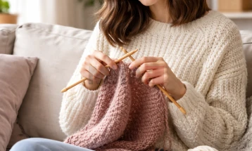 Плетењето делотворно хоби против грицкањето нокти, прекумерното користење социјални мрежи и цигарите