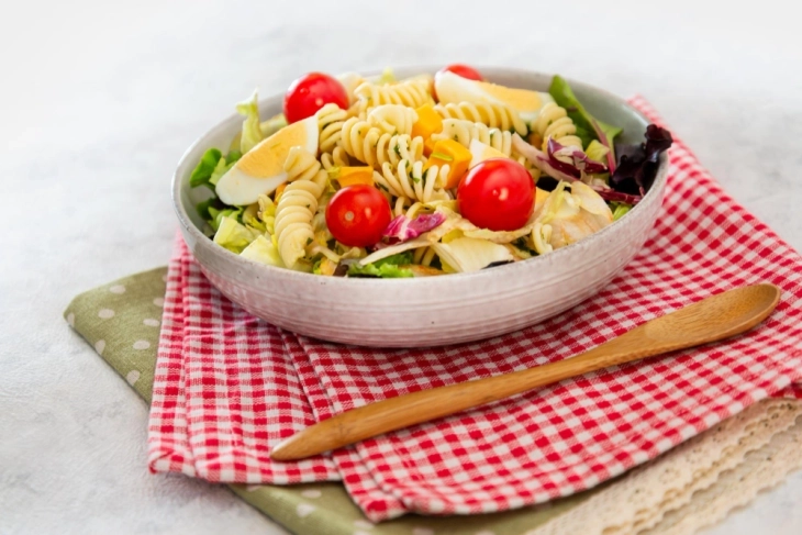 Sallatë e ftohtë me makarona