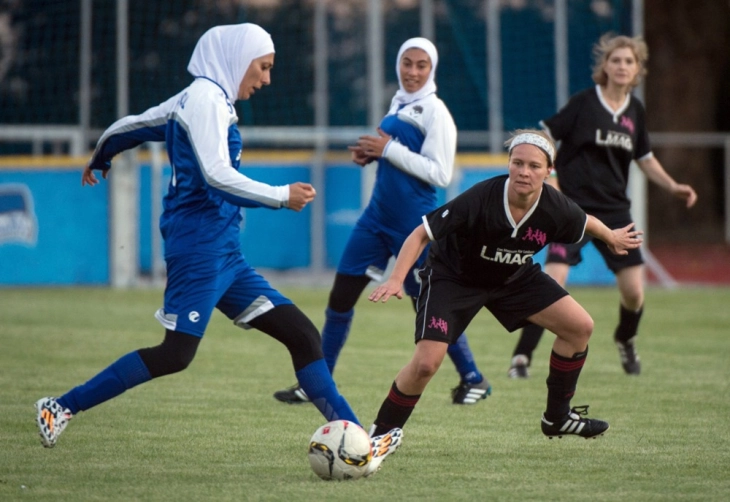 Една иранска фудбалерка одби азил во Австралија и одлучи да се врати дома