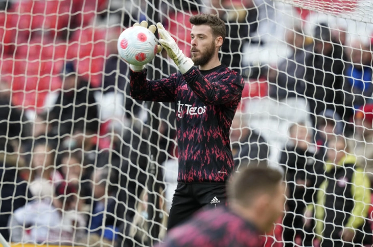 Де Хеа го поддржа голманот на Тотенхем Кински, кој прими три гола за 17 минути во ЛШ