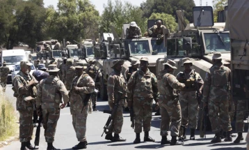 Јужноафриканската војска распоредена низ улиците на Јоханесбург како помош на полицијата во борбата против бандите