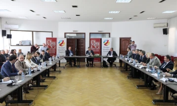  Мицкоски попладнево на средба со трговците и претставници на маркетите