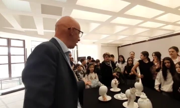 Во Делчево отворена изложбата „Куќата на порцеланот“ од Филип Фидановски