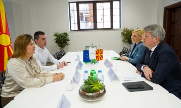 Tranzicioni energjetik po përshpejtohet: Takimi i Bozhinovskës me drejtorin e Komunitetit energjetik, Lorkovski