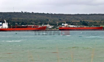 Goditen me dron disa tankere me derivate në portin Salallah të Omanit