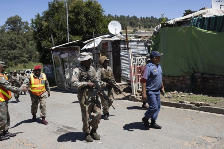Afrika e Jugut vendos ushtarë në rrugët e Johanesburgut për të luftuar krimin e organizuar