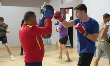 Репрезентативци на Македонија во бокс на подготовки во Куманово