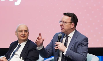 Nikolloski në Uashington: Investimet në korridoret në Maqedoni e kombinojnë biznesin dhe sigurinë