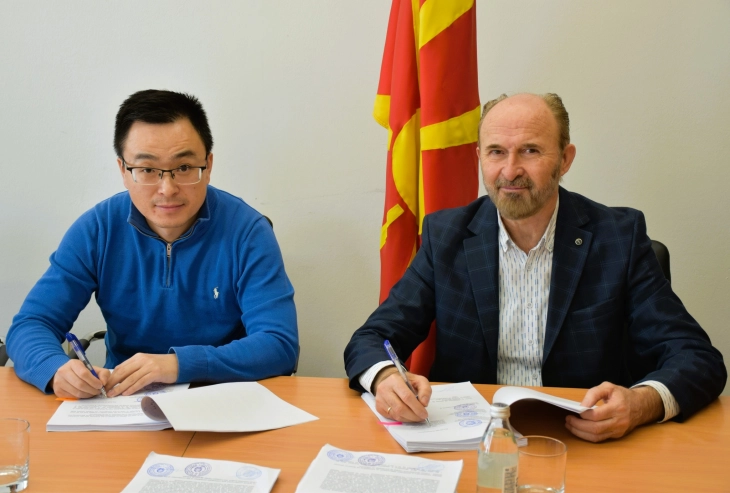 Трајановски и Чен Чен го потпишаа Анексот број 8 од Договорот за изградба на автопатот Кичево - Охрид