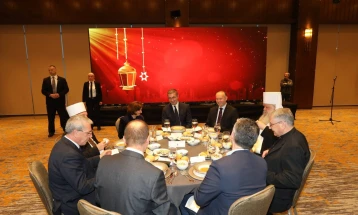 Mickoski: Në emër të Qeverisë, patëm nderin të organizojmë një darkë iftari, një moment bashkimi, respekti dhe lidhje shpirtërore