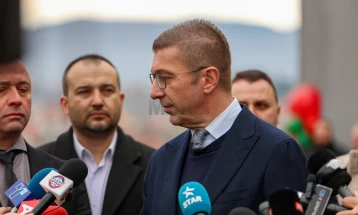 Mickoski në Koçan në fillimin e ndërtimit të dy rrugëve dhe inspektimin e aktiviteteve ndërtimore