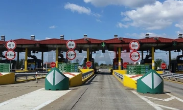 Komunikacioni zhvillohet rrjedhshëm, pa probleme