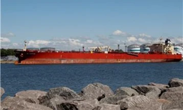 US allows temporary purchases of Russian oil stranded at sea