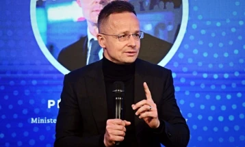 Сијарто: ЕУ треба да го следи примерот на САД и да ги укине санкциите врз руската нафта