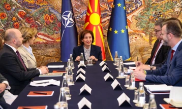 Сиљановска-Давкова ги прими австриските амбасадори од регионот на ЈИЕ, отворена поддршка на македонскиот пат кон Европската Унија