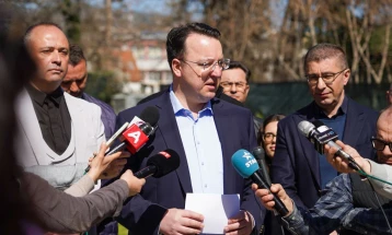 Николоски: Решението за транспортерите се движи во насока на издавање долгорочни работни визи