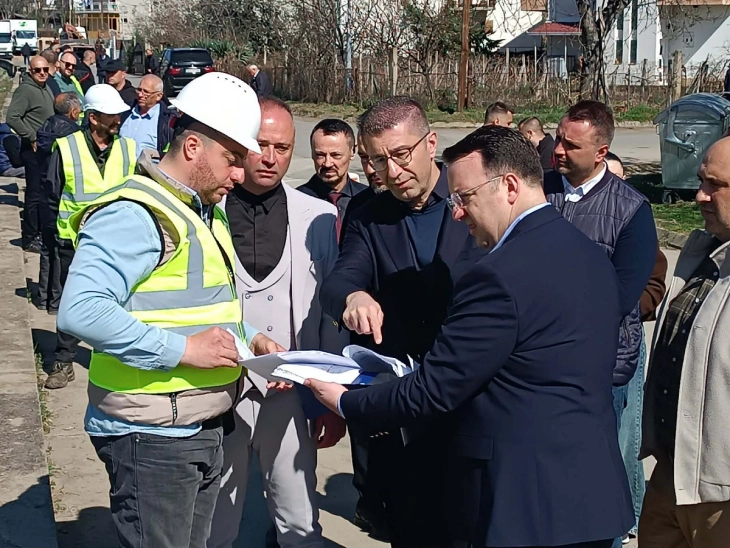 Премеиерот Мицкоски и министерот Николоски во Кочани: Запонуваат три нови инфраструктурни проекти