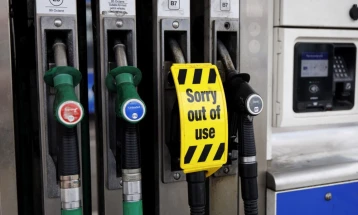 Цените на нафтата скокнаа за уште два отсто поради продолжување на блокадата на Ормускиот Теснец