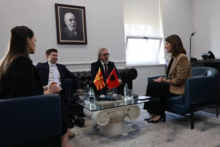 Ministri Limani në takim me zëvendëskryeministren shqiptare Koçiu