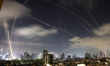 Иран повторно го ракетираше Израел