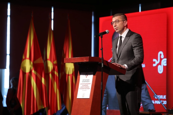 Mickoski: Tragjeditë nuk duhet të mbeten pa përgjigje, shoqëria ka të drejtë ta dijë të vërtetën - këtë ua kemi borxh viktimave