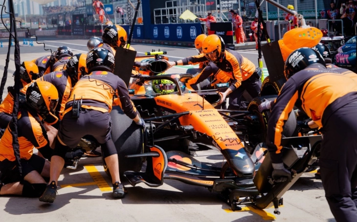 Возачите на Мекларен, Норис и Пјастри, не успеаја да ја започнат Големата награда на Кина во Формула 1