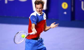 Медведев го победи Алкараз и ќе се соочи со Синер во финалето на Индијан Велс