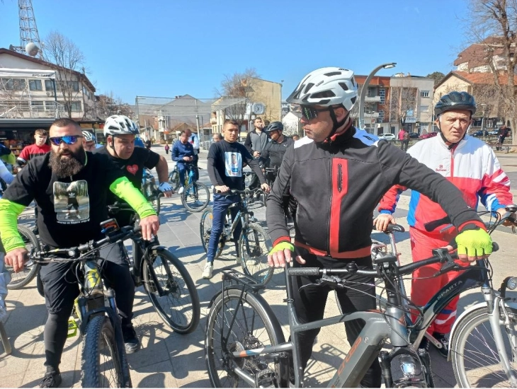 На велосипед во сеќавање на жртвите и за поддршка на повредените во Пулс