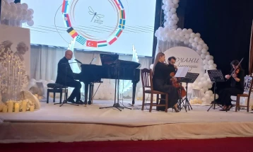 Музичко-поетска претстава на пијанистот Марко Виденовиќ и триото „Мевлем“ во чест на загинатите и повредените во трагичниот пожар