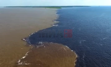 Неверојатна глетка во Бразил: две реки се среќаваат, но не се мешаат