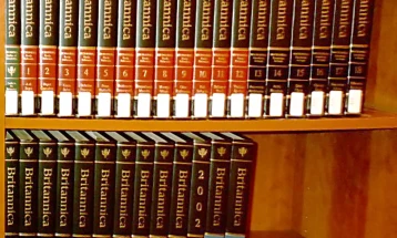 Енциклопедија Британија ја тужи „ОпенАИ“ поради што користи нејзини содржини за обука на моделите на ВИ