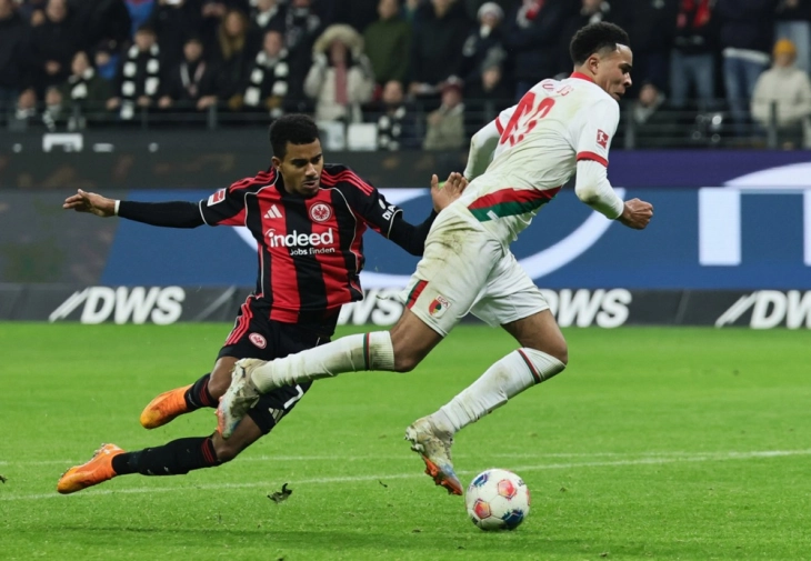 Дефанзивецот на Аугсбург, Бенкс, одби повик во репрезентацијата на САД