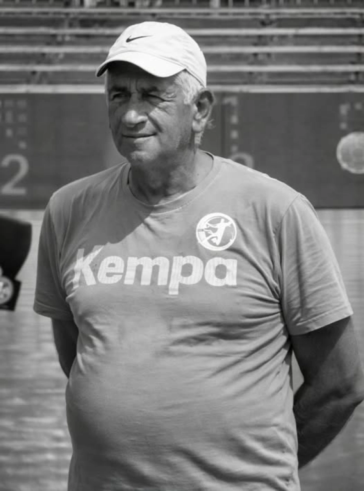 Почина Сашо Србиновски, првиот селектор на македонската репрезентација во ракомет на плажа