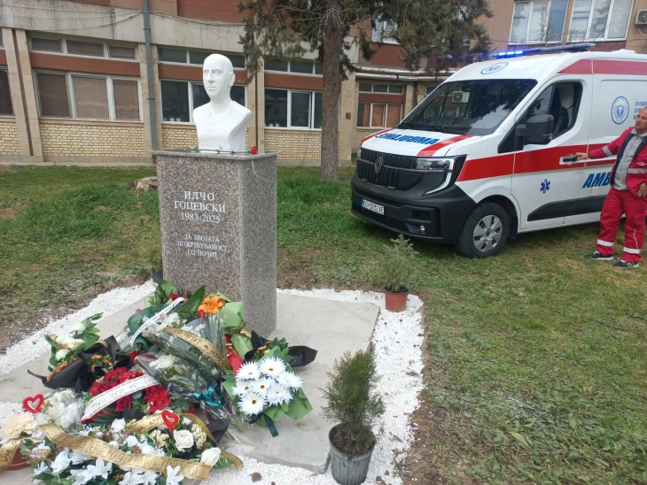 Во Кочани откриено биста на Иле Гоцевски, возачот - херој од Итната помош од 16-ти март