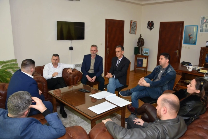 Договорени конкретни активности меѓу Општина Дебар и друштвото на дебрани во САД