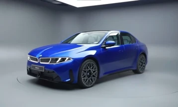 БМВ ја претстави новата електрична “тројка”