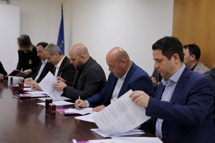 Потпишани нови 11 нови договори за грант со општините за инвестиции во предучилишното образование