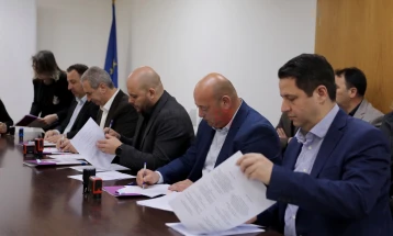 U nënshkruan 11 kontrata të reja për grant me komunat për investime në arsimin parashkollor