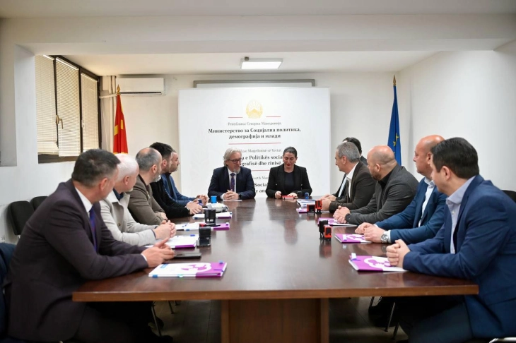 Во Велес дел од  зградата на училиштето „Ј.Х.К.Џинот