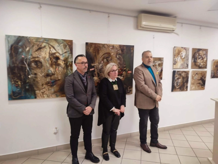 Во македонскиот КИЦ во Белград отворена изложба „Лица“ на скулпторот Ангел Коруновски