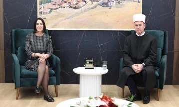 Стојмировска во посета на седиштата на муслиманската и бекташката заедница во Тирана