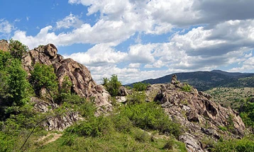 Moti do të jetë me vranësira të ndryshueshme dhe me periudha me diell