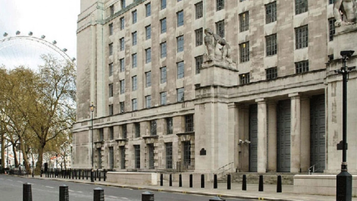 Велика Британија ги осуди нападите на Иран врз британско-американската база и ги нарече неодговорни