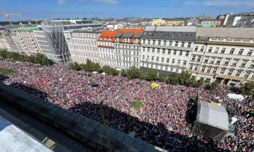Протест во Прага поради намалувањето на воените трошоци
