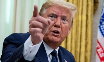 Trampi e kërcënoi Iranin me sulme ndaj elektranave nëse bllokimi i Ngushticës së Hormuzit nuk hiqet në afat prej 48 orëve