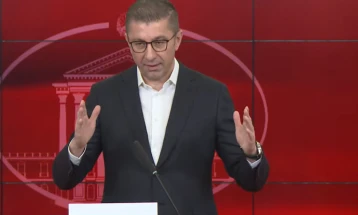 Мицкоски: Електро-енергетскиот сектор стабилен, единствен предизвик цената на мазутот,  се размислува државата да интервенира кон ЕСМ со околу две илјади тони