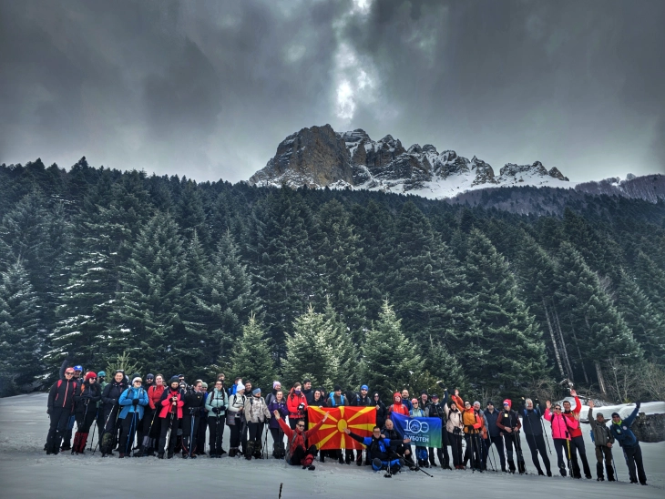 Над 65 учесници дел од планинарски поход до Лешница во чест на годишнината на ПК Љуботен 