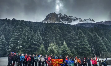 Над 65 учесници дел од планинарски поход до Лешница во чест на годишнината на ПК Љуботен 