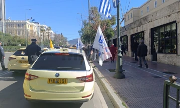 Нов штрајк на таксистите во Грција