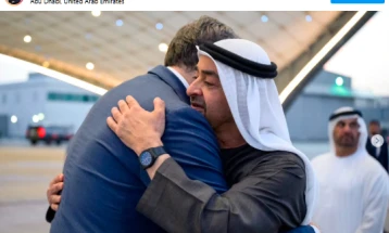 Вучиќ во Абу Даби на средба со Бин Зајед: Србија е солидарна со пријателскиот народ на ОАЕ во тешки околности